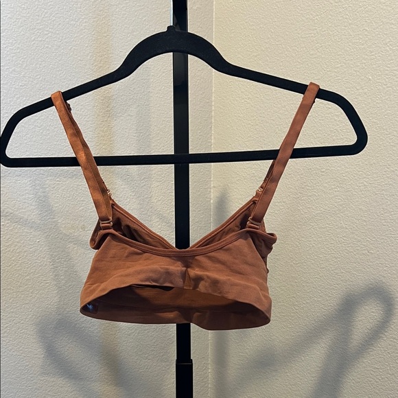 SKIMS Seamless Sculpt Low Back Bralette in Brown - Picture 4 of 5